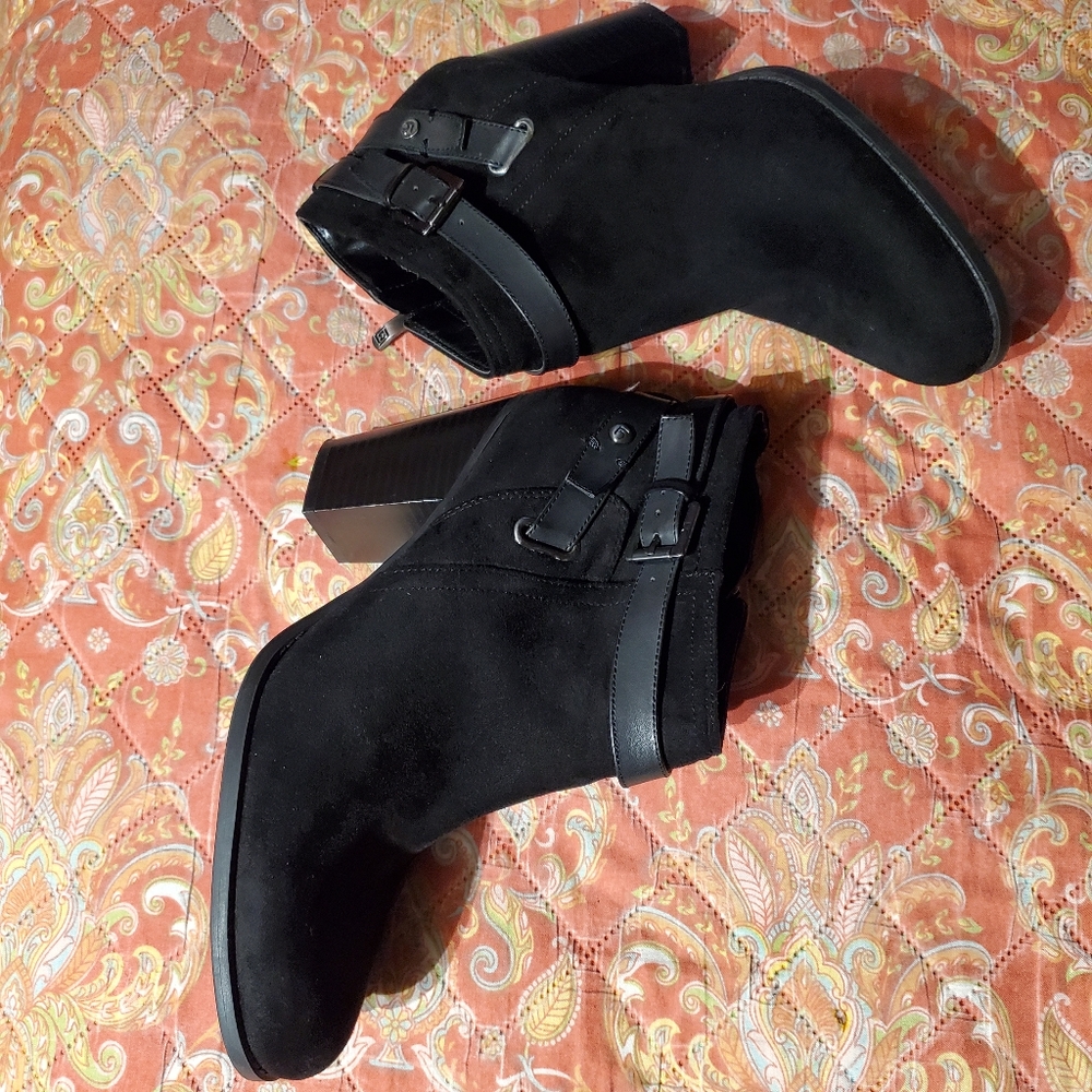 Liz Claiborne Black Booties